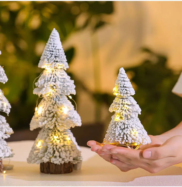 Mini choinka LED - dekoracja stołowa z ciepłym światłem